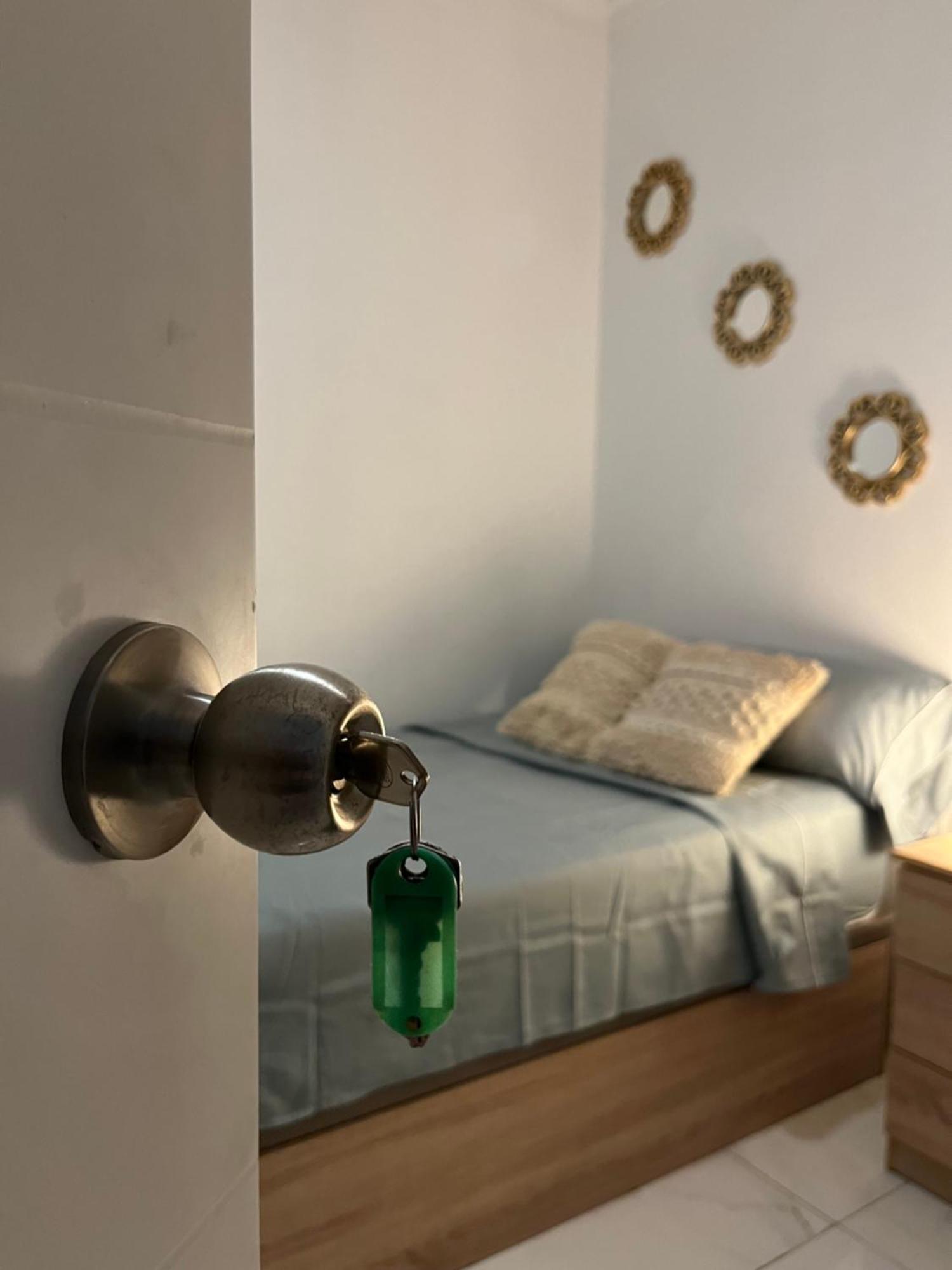 Pension Cerda 112 Аликанте Екстериор снимка